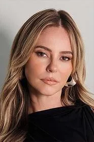 Foto de Paolla Oliveira como Pat (Patrícia Lima)