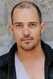 Foto de Patrick Wolff interpretando a Bardo en Treppe aufwärts