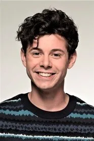 Foto de Paul Iacono como R.J. Berger