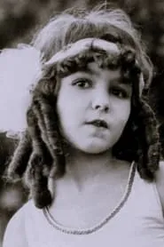 Foto de Peaches Jackson interpretando a Claudia (age 4) en The Prince Chap