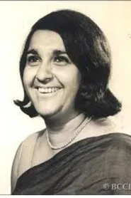 Pearl Padamsee en Staying On