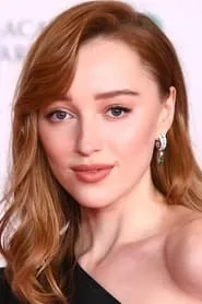 Phoebe Dynevor en The Colour Room