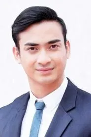 Retrato de Phongsiree Bunluewong