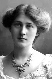 Phyllis Dare en Crime on the Hill