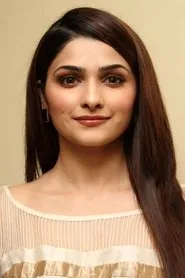 Prachi Desai en Azhar