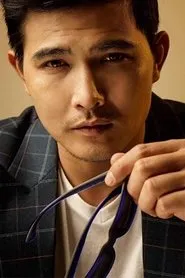Retrato de Quang Sự