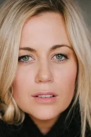Rachael Carpani en Tres amigas