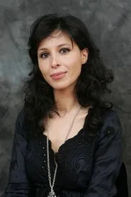 Foto de Rachida Khalil interpretando a Vanessa en Cherche fiancé tous frais payés