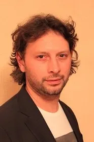Rafael Mukaev en Perro negro