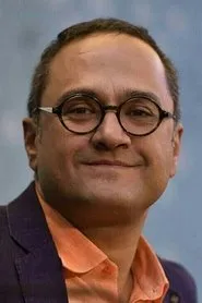 Retrato de Rambod Javan