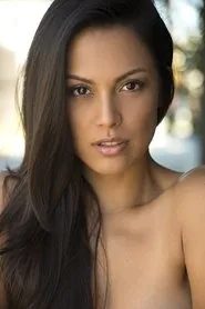 Foto de Raquel Pomplun interpretando a Vida en Bullet Ride