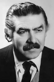 Retrato de Renan Fosforoğlu