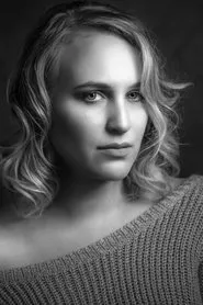 Foto de Renee Bryant interpretando a Girlfriend en Durant's Never Closes