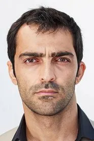 Retrato de Reza Akhlaghirad