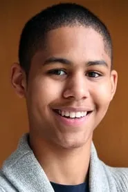Foto de Rhenzy Feliz como Victor Aguilar