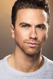 Foto de Richard Fleeshman interpretando a Angus en R.I.P.D. 2: Rise of the Damned