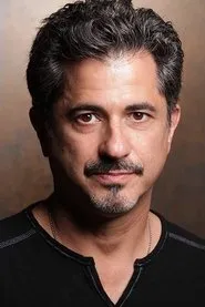 Robert Cicchini en Age Isn't Everything