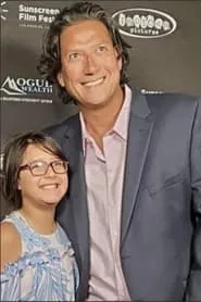 Robert Enriquez en Adventure Harbor
