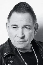 Robert Gordon en The Loveless