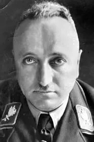 Robert Ley en Hakenkreuz am Stahlhelm