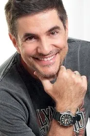 Foto de Rodrigo Veronese interpretando a Antônio en Aparecida - O Milagre