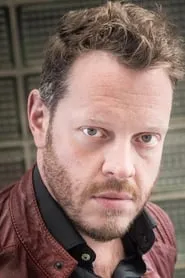 Foto de Roland Riebeling interpretando a Chaplain Herles en Ein Leben lang kurze Hosen tragen