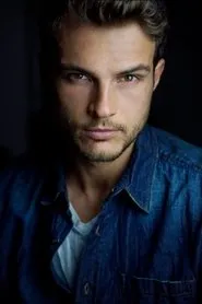 Foto de Ryan Cooper interpretando a Jay en Una noche fuera de control