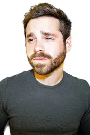 Foto de Ryan Pinkston interpretando a Jonathan en Alexander IRL