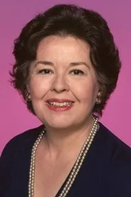 Sada Thompson en Home Fires Burning