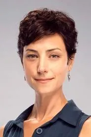 Retrato de Sanem Çelik