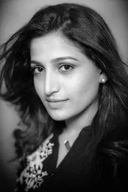 Foto de Santhoshi interpretando a  en Yuga