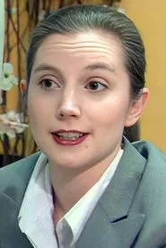 Foto de Sarah Dewey interpretando a Thea (flashback) en Right Before Your Eyes