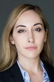 Foto de Sarah Natochenny como Vik