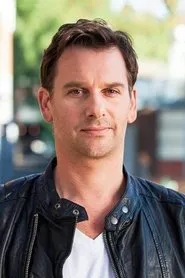 Foto de Scott Major como Tom Morgan