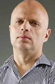 Sebastián Wainraich en Caída del cielo