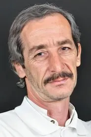 Retrato de Sedat Develik