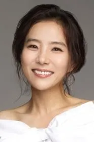 Foto de Seo Jeong-yeon como Chae Ok-Hee