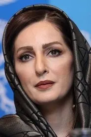 Shaghayegh Dehghan en Suddenly a Tree