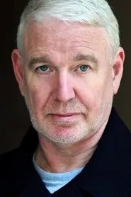 Simon Davies en The Ghost Within