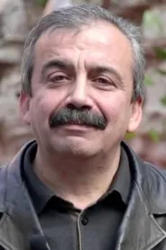 Retrato de Sırrı Süreyya Önder