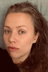 Foto de Sophie Marie Jeppesen interpretando a Lisbeth en Per el afortunado