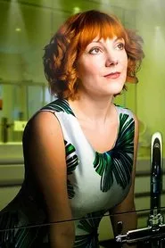 Foto de Sophie Willan como Alma