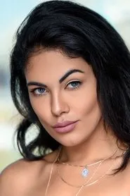 Suraya-Rose Santos en Broken Darkness