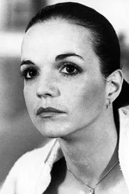 Foto de Suzy Dyson interpretando a Christine Rambal-Cochet, Pierre's young wife en El Juguete