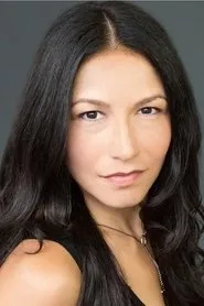 Foto de Tamara Podemski como Deputy Sheriff Joy Hawk