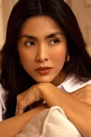 Retrato de Tăng Thanh Hà