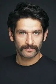 Foto de Tansel Öngel como Yalçın Gürcan