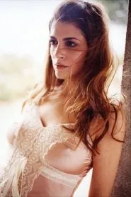 Foto de Tara Mercurio interpretando a Melissa en Préstame a tu bebé