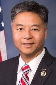 Ted Lieu en Matones con receta