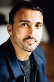 Foto de Thierry Lopez interpretando a Léo en Une heure de tranquillité